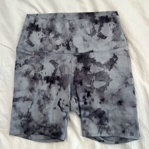 NOBULL women’s high rise short 6” tie dye grey small